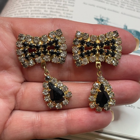 Vintage Black & Clear Sparkly Stone Bow Tie Teardrop Dangle Clip On Earrings - Picture 3 of 6